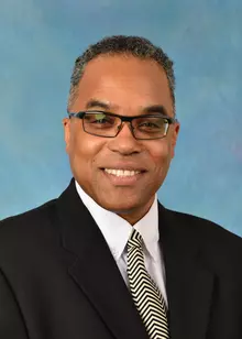 Portrait of Darryl Owens.